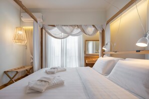 4 chambres, coffres-forts dans les chambres, bureau