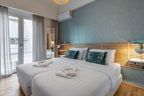 4 makuuhuonetta, tallelokero huoneessa, työpöytä, silitysrauta/-lauta