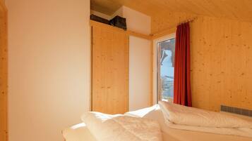 Chalet | 3 bedrooms, individually furnished