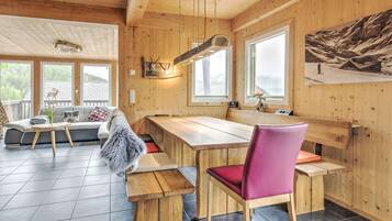 Chalet | Dining