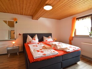 3 bedrooms, bed sheets - Renovated House With Garden and Terrace in the Cozy Village of Mastershausen (Mastershausen)