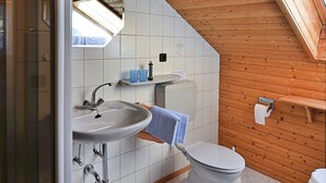 Apartment | Bathroom | Shower, towels - Quaint Apartment With Balcony, Garden, Bbq, Bicycles (Hallenberg)