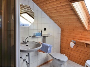 Apartment | Bathroom | Shower, towels