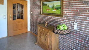 1 bedroom, individually furnished, bed sheets - Quaint Apartment With Balcony, Garden, Bbq, Bicycles (Hallenberg)