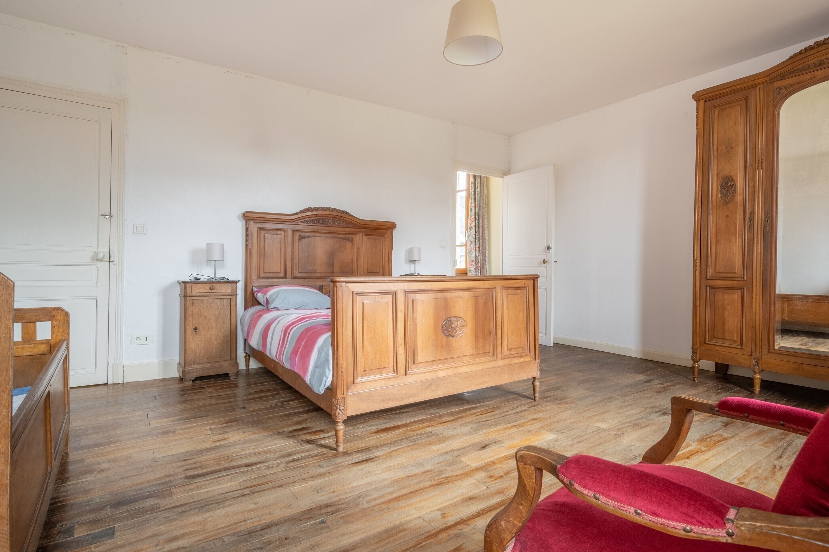 House | 3 bedrooms, individually furnished, bed sheets