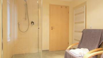 Apartment | Bilik Mandi | Pancuran mandi