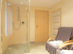 Apartment | Badezimmer | Dusche