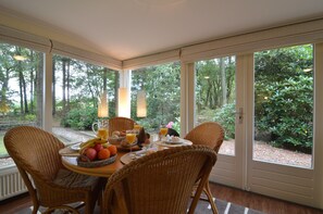 House | Dining - Detached Bungalow With Outdoor Fireplace (Wateren)