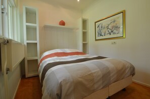 Casa | 2 dormitorios, mobiliario individual, ropa de cama