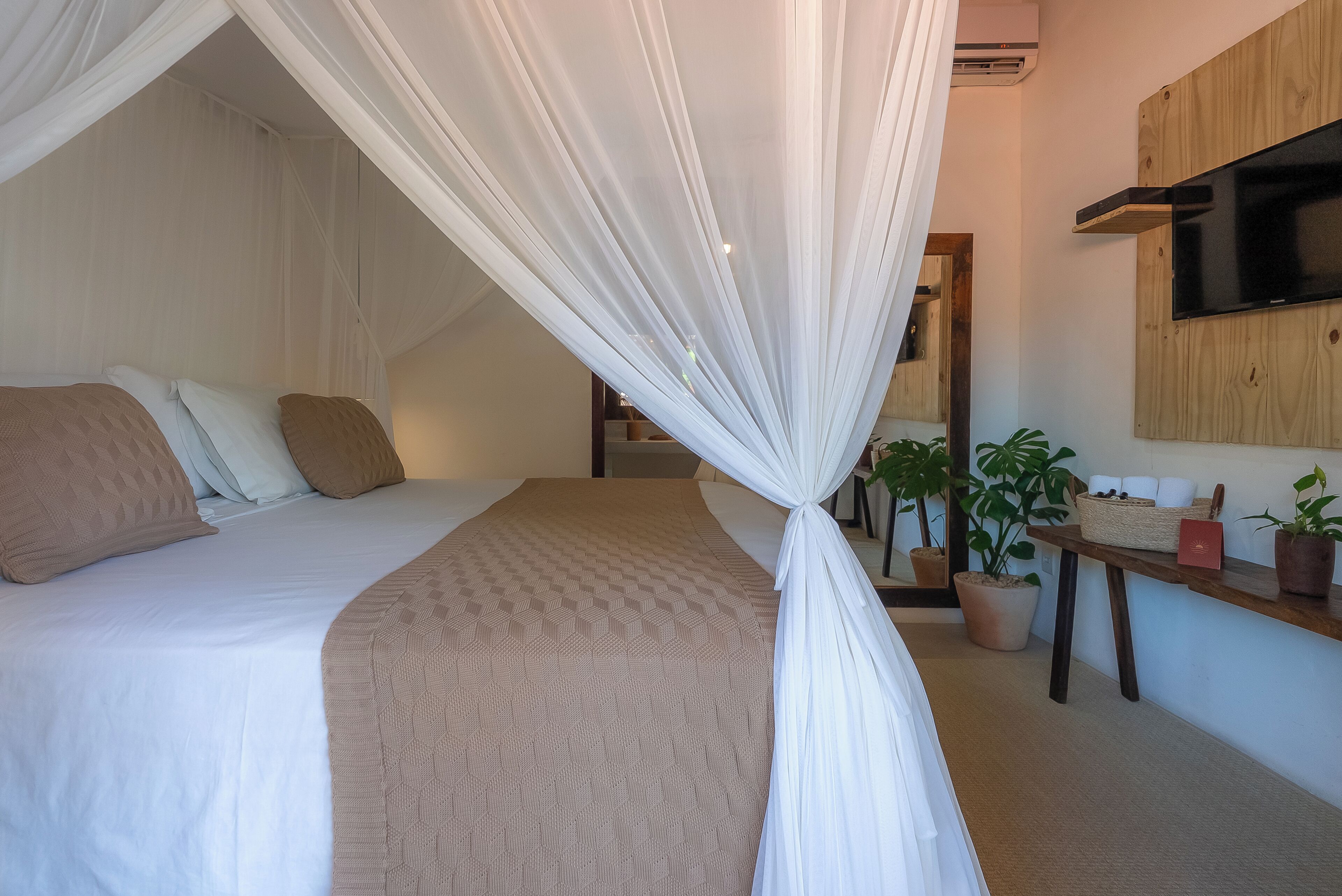 Deluxe Double or Twin Room, 1 Queen Bed | Minibar, free WiFi, bed sheets