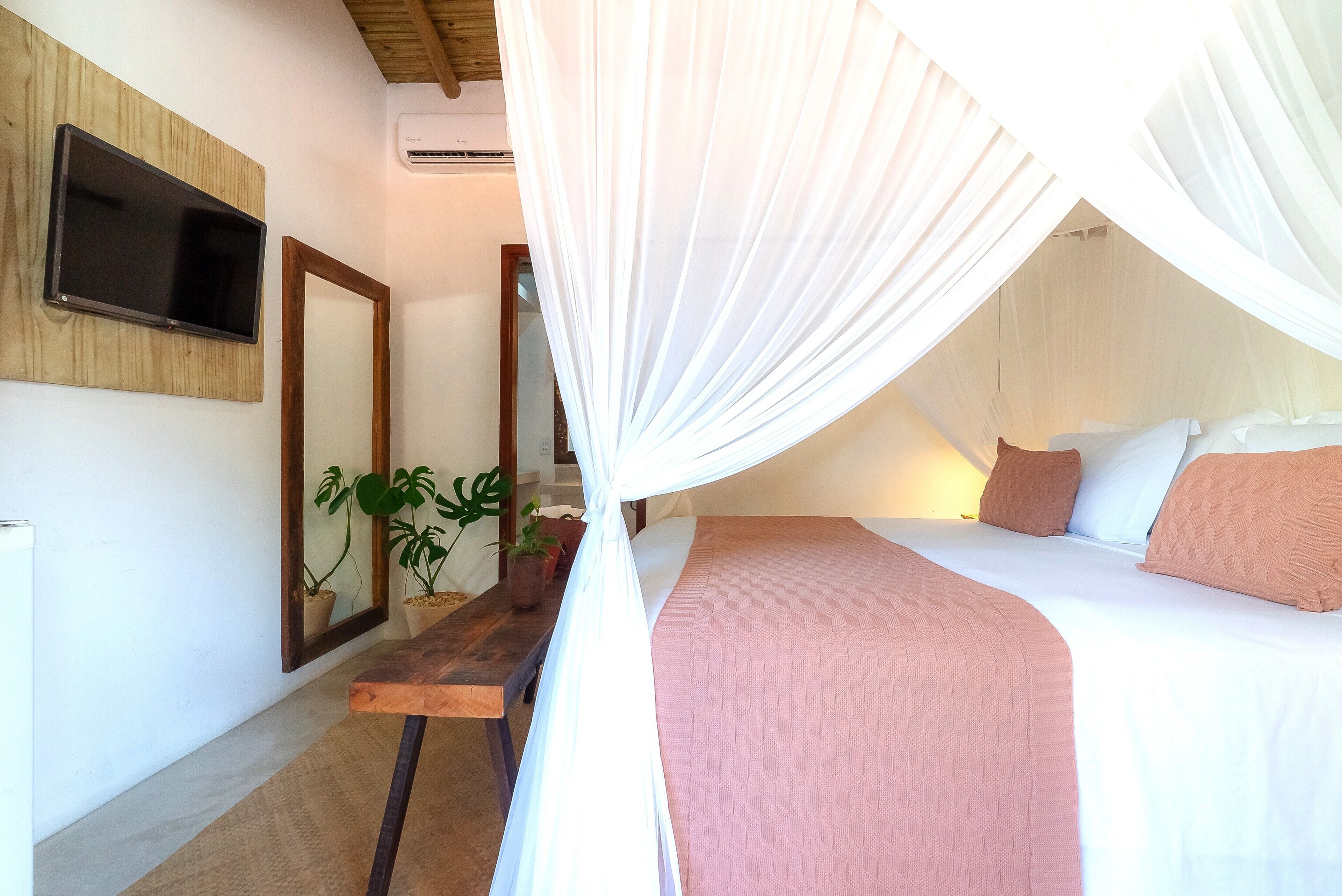 Deluxe Double or Twin Room, 1 Queen Bed | Minibar, free WiFi, bed sheets