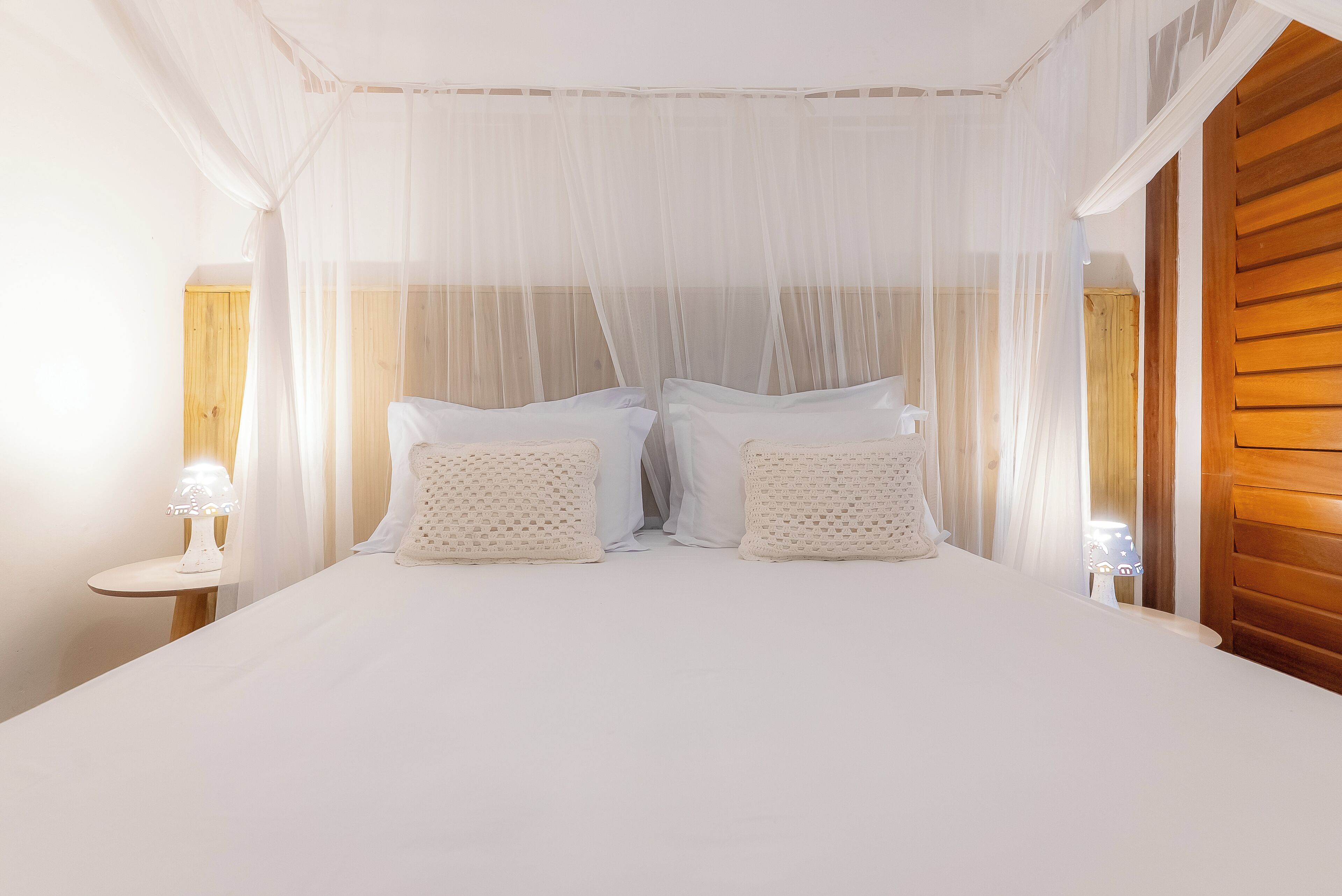 Minibar, free WiFi, bed sheets