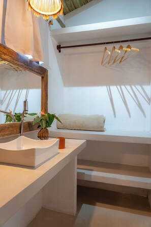 Shower, free toiletries, towels, soap - Pousada Por do sol (Porto Seguro)