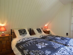 Casa | 4 dormitoris, mobiliari individual i planxa i posts de planxar 