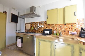 House | Private kitchen | Highchair - Charming Escape, Yevre-la-ville (Yèvre-la-Ville)