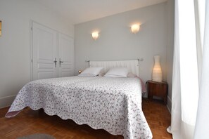 House - Charming Escape, Yevre-la-ville (Yèvre-la-Ville)