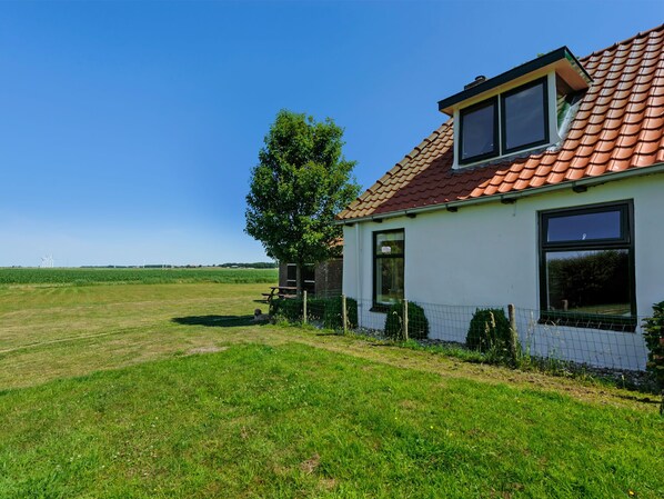 Exterior - Cozy Holiday Home in Laaksum Near the Lake (Warns)