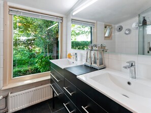 Shower, towels - Cozy Holiday Home in Laaksum Near the Lake (Warns)