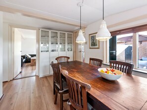 Dining - Cozy Holiday Home in Laaksum Near the Lake (Warns)