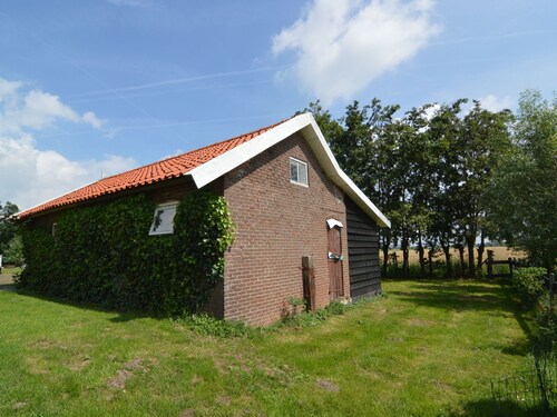 Romantic, Cozy Cottage with Enclosed Garden near Biesbosch & Breda