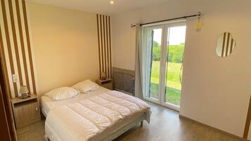 4 bedrooms, iron/ironing board, WiFi