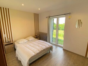 4 slaapkamers, een strijkplank/strijkijzer, wifi