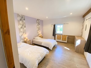 4 chambres, fer et planche à repasser, Wi-Fi gratuit, draps fournis