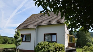 Exterior - Cozy Holiday Home in Wallenborn With Garden (Wallenborn)