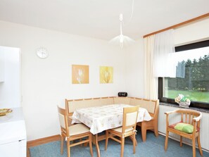 Microwave, oven, dishwasher - Cozy Holiday Home in Wallenborn With Garden (Wallenborn)