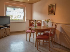 Dining - Eifel Retreat Near Volcanic Lakes (Ulmen)