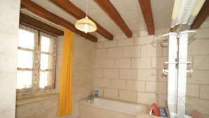 House | Bathroom | Combined shower/tub - Atmospheric Holiday Home With Large Garden in the Historical Region of Thuré (Thure)