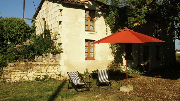 House | Exterior - Atmospheric Holiday Home With Large Garden in the Historical Region of Thuré (Thure)