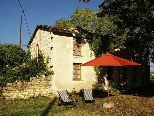 Atmospheric Holiday Home With Large Garden in the Historical Region of Thuré