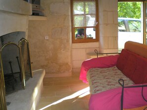 Living room - Atmospheric Holiday Home With Large Garden in the Historical Region of Thuré (Thure)