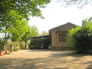 Exterior - Tuscan Charm: Frassini Cottage (Chiusdino)
