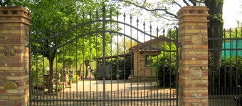 Tuscan Charm: Frassini Cottage