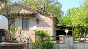 Unclassified image, 4 of 23, button - Tuscan Charm: Frassini Cottage (Chiusdino)