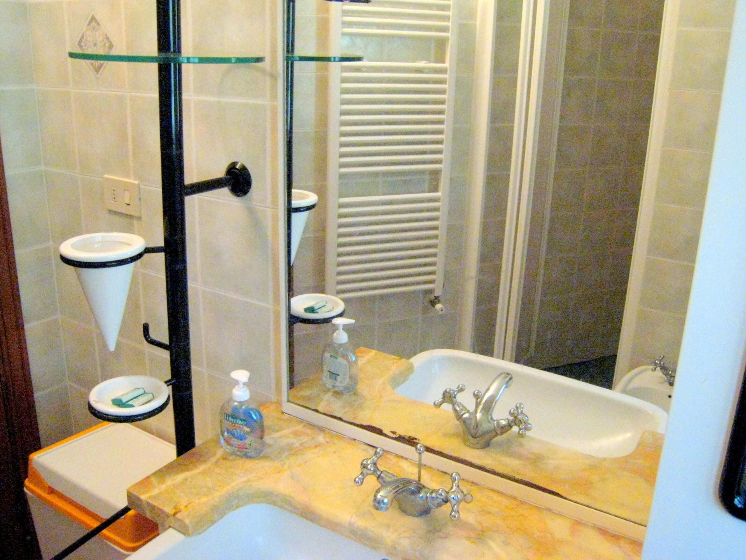 Cottage | Bathroom