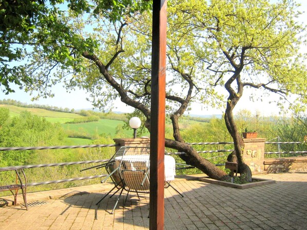 Exterior - Tuscan Charm: Frassini Cottage (Chiusdino)