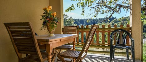 House | Outdoor dining