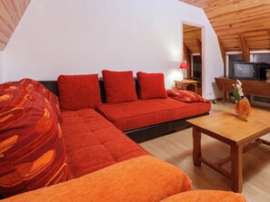 House | Living room | Fireplace - Calvinet Countryside Escape (Puycapel)