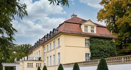 Cozy Apartment near Sea in Warin