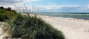 Cozy Apartment near Sea in Warin
