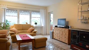 Apartment | Wohnbereich | Fernseher