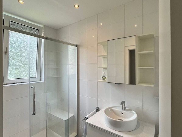 Apartment | Bathroom - Wohnung in Bad Pyrmont mit Grillterrasse (Bad Pyrmont)
