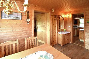 House | Dining - Holiday Home With Private Garden (Waltershausen)