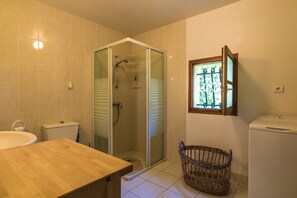 Cottage | Bathroom - Peaceful Cottage in Savignac (Savignac-Ledrier)