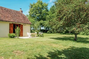 Cottage | Balcony - Peaceful Cottage in Savignac (Savignac-Ledrier)