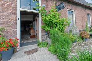 Reception - Farmhouse by Lauwers River With Rowing Boat (Burum)