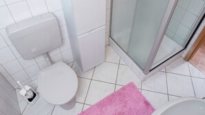 Douche, serviettes fournies